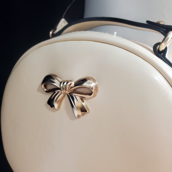 Bei Bao Bao Ivory Faux Leather Circular Round Cross-Body bag with Gold Hardware - Picture 8 of 14